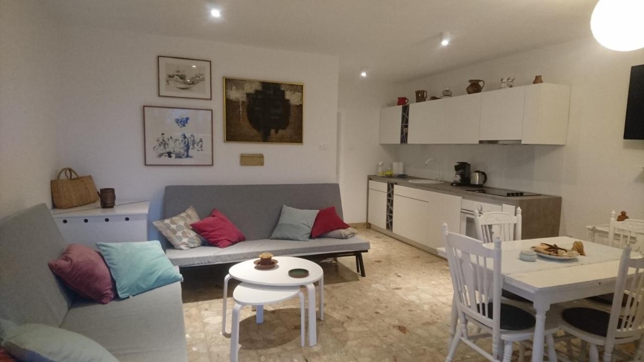Sol Apartment 巴斯卡 外观 照片